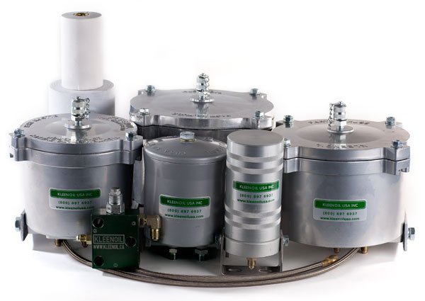 Kleenoil_family_shot